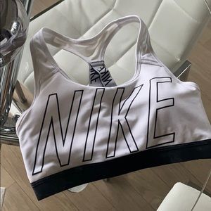 NIKE Sportsbra - size S